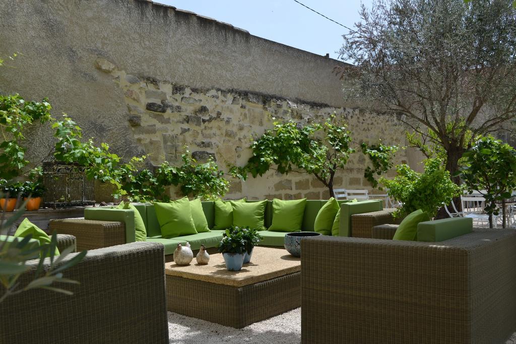 Mas A L'Improviste Bed & Breakfast Maillane Dış mekan fotoğraf