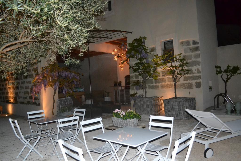 Mas A L'Improviste Bed & Breakfast Maillane Dış mekan fotoğraf